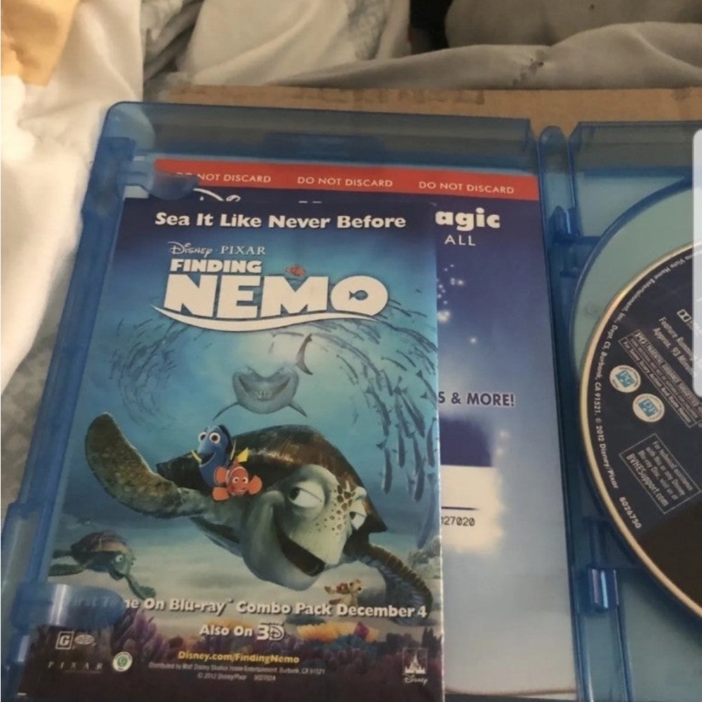 Brave (Blu-ray, 2012) - Picture 2 of 5